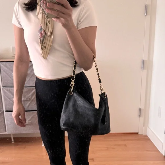 Nolley’s Japan Black Pebbled Leather Shoulder Bag - Minimalist Gold Chain - Picture 3 of 9